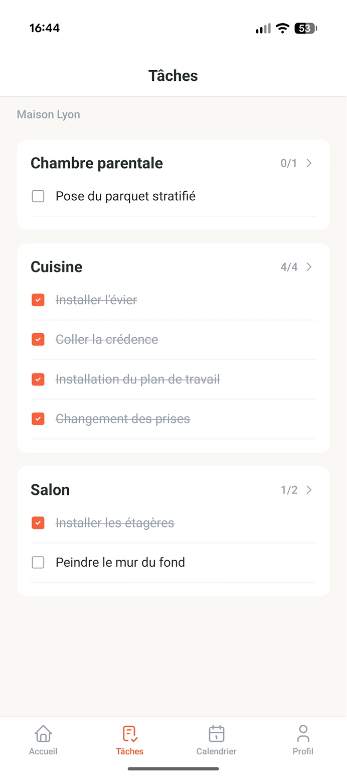 Écran Tâches de Briquette : les quatre tâches de la cuisine sont cochées, une tâche reste à faire dans le salon.